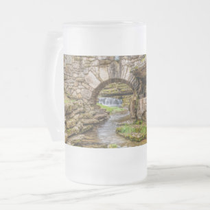 Caneca De Cerveja Vidro Jateado Ozarks Waterfall Sob Ponte