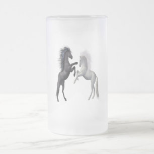Caneca De Cerveja Vidro Jateado Preto e branco Cavalo que luta