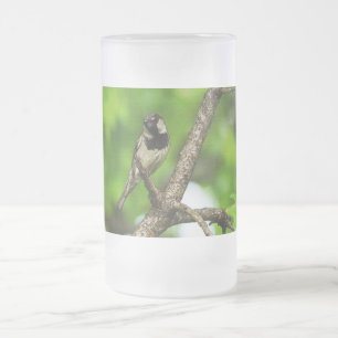 Caneca De Cerveja Vidro Jateado Sentado Ao Redor Do Fosco