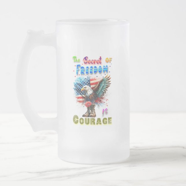 Caneca De Cerveja Vidro Jateado The Secret Of Freedom Is Courage (Esquerda)