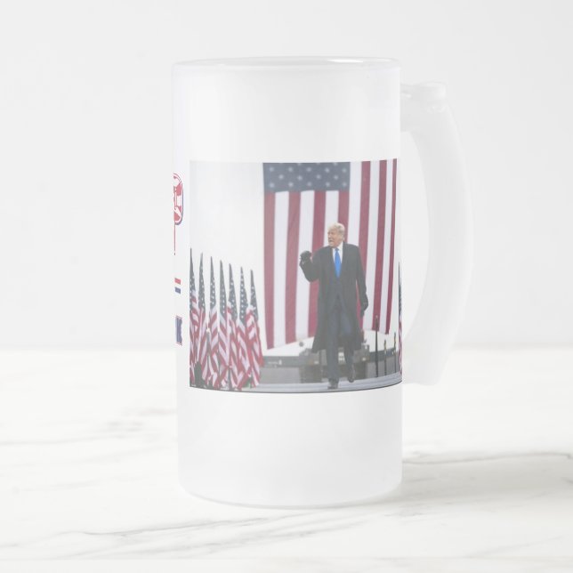 Caneca De Cerveja Vidro Jateado Trump 2024 Retire a América (Frente Esquerda)