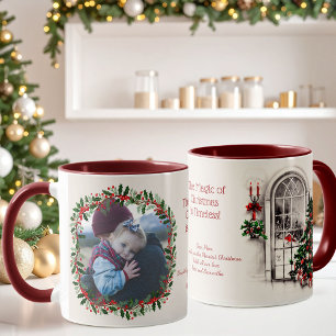 Caneca de Foto com Janela de Natal e Azevinho em S