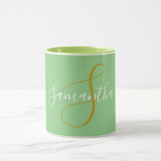 Caneca de Letra Monograma Dourada e Nome Branco
