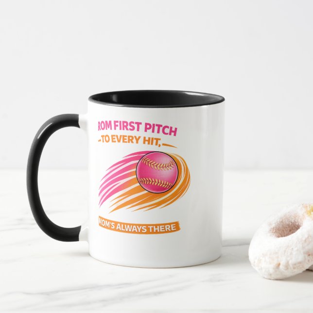 Caneca de Mãe de Softball – Do Primeiro Arremesso  (Com Donut)