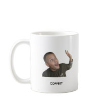 Caneca de Meme de Café Engraçado – “Café? A caminh