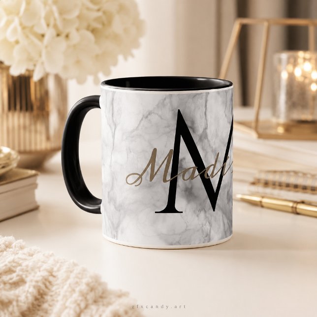 Caneca de Monograma com Nome Personalizado em Márm (Personalized white marble mug with black monogram M and gold Madison.)