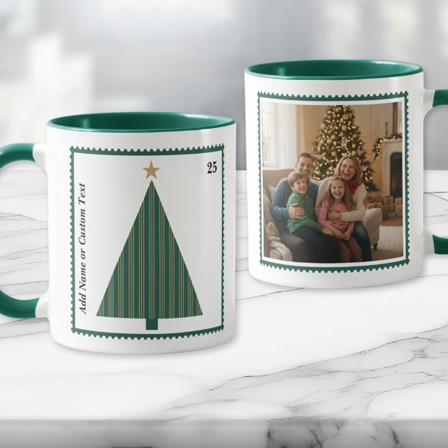 Caneca de Natal com Foto Personalizada da Árvore d (Personalized Postage Stamp Christmas Tree Photo Mug with Forest Green Accents)