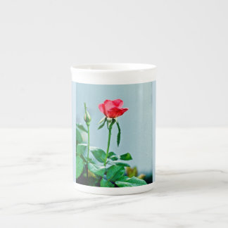 Caneca De Porcelana A flor e o botão cor-de-rosa na porcelana de osso