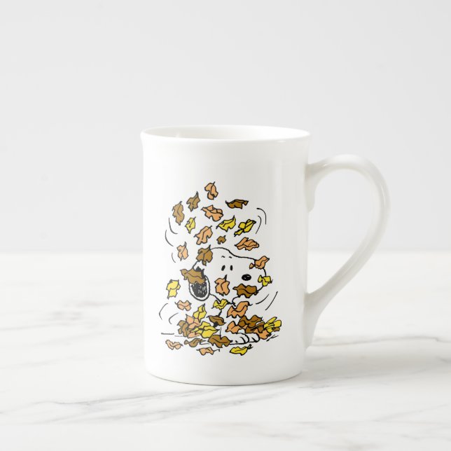 Caneca De Porcelana Amendoins | Pilha de Esnoopia de Folhas (Direita)