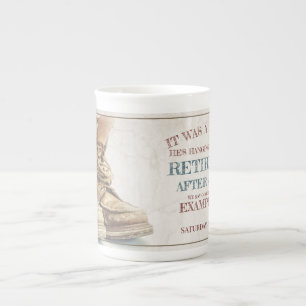 Caneca De Porcelana Anúncio de aposentação com botas antigas V2.0