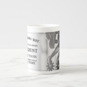 Caneca De Porcelana Anúncio de aposentadoria com esporas velhas