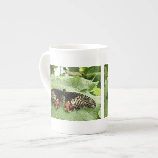 Caneca De Porcelana Bonito Red e Dourada Borboleta Mug (Frente Esquerda)