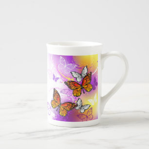 Caneca De Porcelana Borboletas Monarcas em Fundo Roxo
