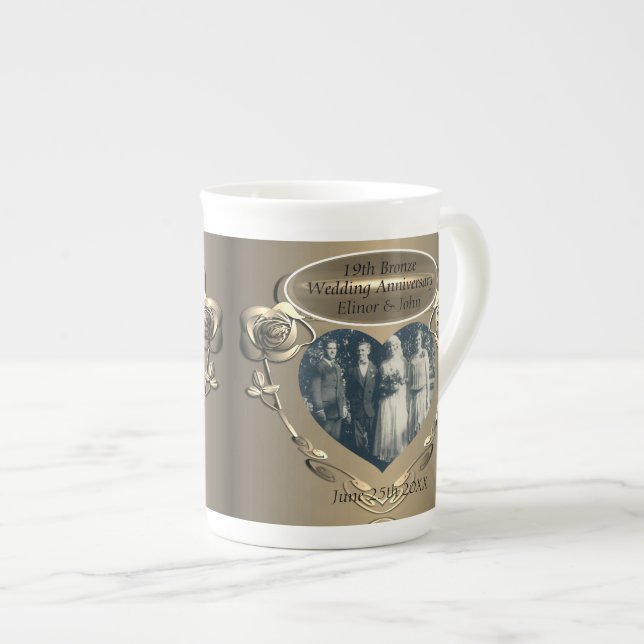 Caneca De Porcelana Bronze 19/8 + 2 Fotografias Mug (Frente Esquerda)