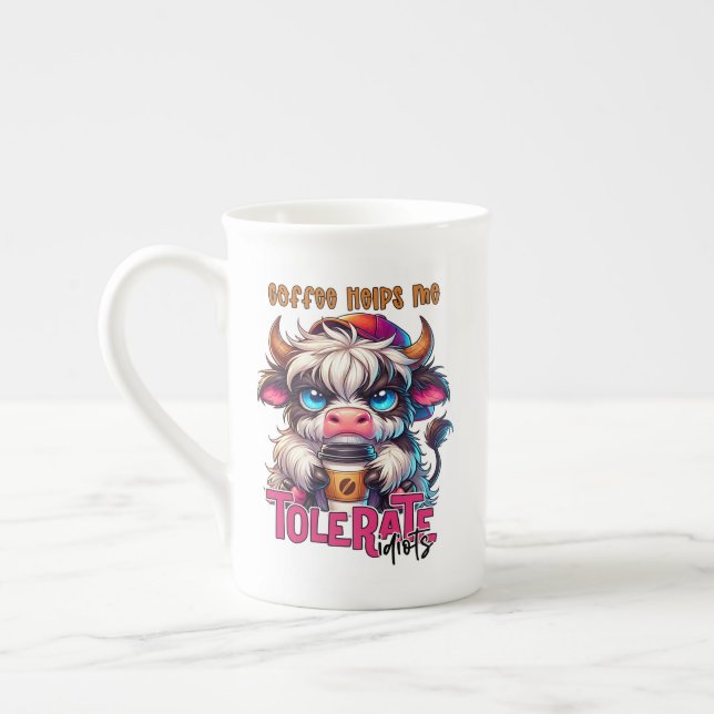 Caneca De Porcelana Café Me Ajuda a Tolerar Idiotas (Esquerda)