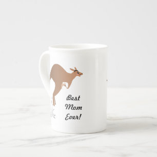 Caneca De Porcelana Canguru bonito com o bebê no malote