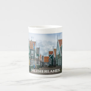 Caneca De Porcelana Casas tradicionais de madeira na aldeia de Marken
