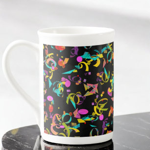 Caneca De Porcelana Confetti Colorida Fundo Sobre Preto