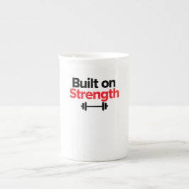 Caneca De Porcelana Construído na Força - Camiseta Gym & Hustle Streng