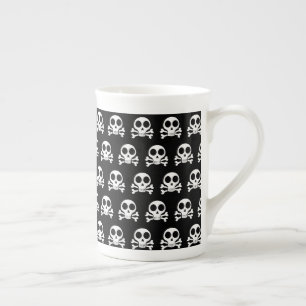 Caneca De Porcelana crânio assustador em um fundo preto