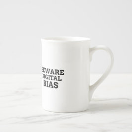Caneca De Porcelana Cuidado com o Viés Digital