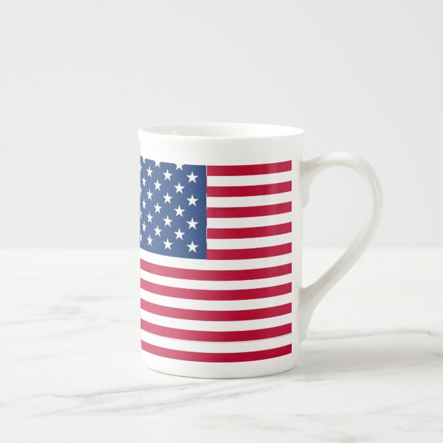 Caneca De Porcelana Desenho de Orgulho da Bandeira Americana dos EUA (Direita)