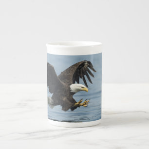 Caneca De Porcelana Eagle na aproximação