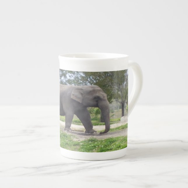 Caneca De Porcelana Elefante em Caminho Florestal (Frente Esquerda)