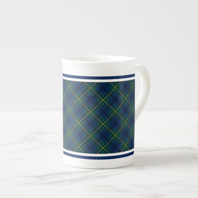 Caneca De Porcelana Família Johnston Tartan Azul Verde e Xadrez Amarel (Frente Esquerda)