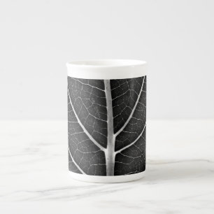 Caneca De Porcelana Folha Branca e Preta Brilhante Close-Up