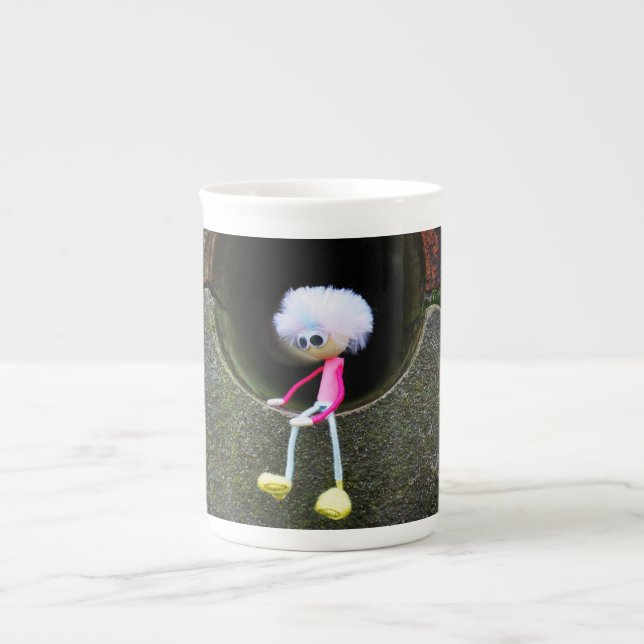 Caneca De Porcelana Fubby poppetje dat in een muur zit. (Frente)