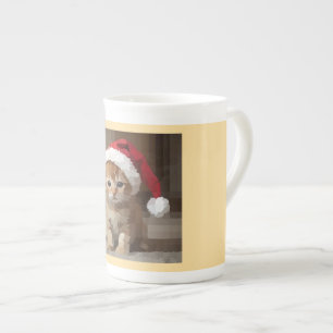 Caneca De Porcelana Gatinho fofo com chapéu do papai Noel.