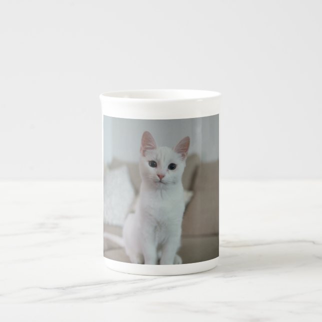 Caneca De Porcelana Gato branco | Zazzle_Growth. (Frente)