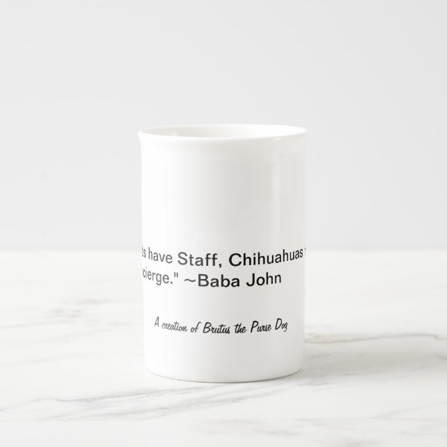 Caneca De Porcelana "Gatos têm Funcionarios, Chihuahuas têm Concierge. (Frente)