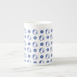 Caneca De Porcelana "Koi Blossom Crest: Serene Blue Edition"