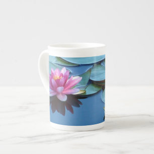 Caneca De Porcelana Lírios De Água Rosa