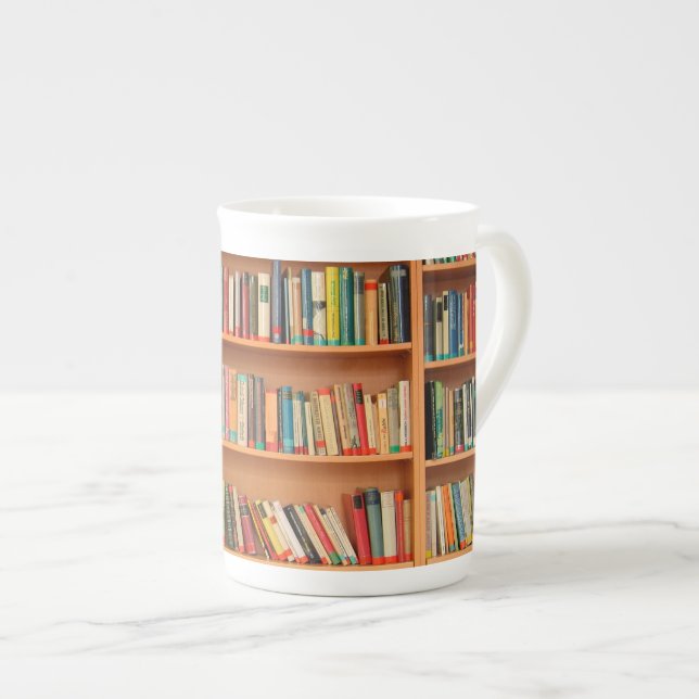 Caneca De Porcelana Livros em Segundo Plano (Frente Esquerda)