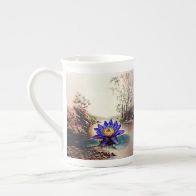 Caneca De Porcelana Lotus Azul Emergindo das Águas Mortas (Vietnamita) (Esquerda)