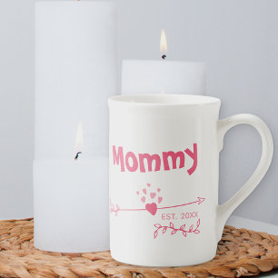 Caneca De Porcelana Mamãe é 20xx - Corações e Flechas em Rosa Duplo To