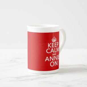 Caneca De Porcelana Mantenha a calma e a Annie sobre