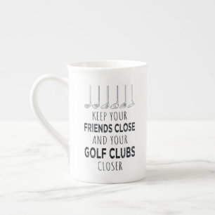 Caneca De Porcelana Mantenha Seus Amigos Perto E Seus Golfe Se Aproxim