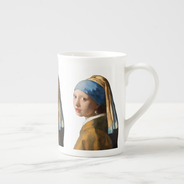 Caneca De Porcelana Menina com uma pintura do retrato do brinco da (Direita)