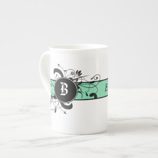 Caneca De Porcelana Monograma Vitoriano de Farinhas