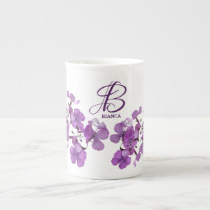 Caneca De Porcelana Nome B personalizável monograma de flores roxas