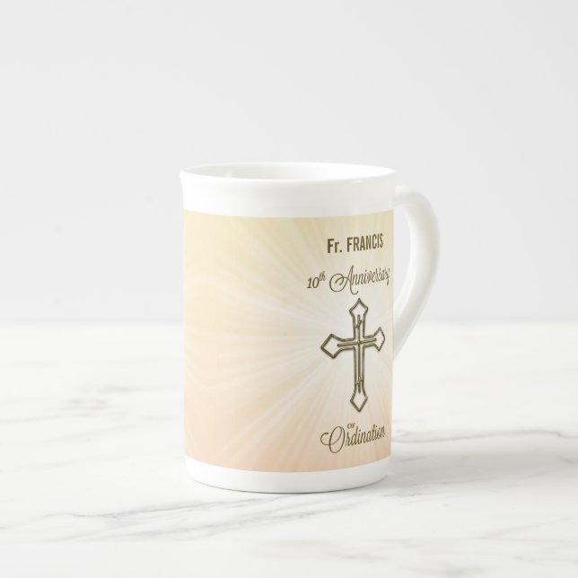 Caneca De Porcelana Nome Personalizado, 10º Aniversário da Ordenação (Frente Esquerda)