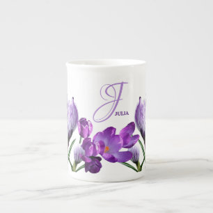 Caneca De Porcelana Nome personalizável da Julia monograma flores roxa