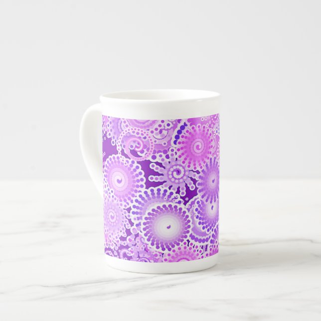 Caneca De Porcelana padrão de redemoinho fractal, tons de roxo (Frente Esquerda)