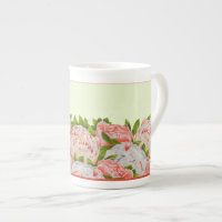 Peônias cortadas em uma mug súbita da China