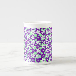 Caneca De Porcelana Pequeno padrão floral menta e roxo