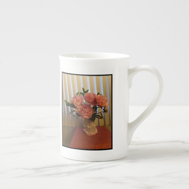 Caneca De Porcelana Pink Peony Bouquet Bone China Mug (Direita)